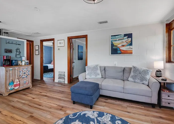 Waterfront On Talquin - Near Fsu - Stunning Views - 2 Story Deck - Fire Pit - Fast 1000 Mbps Internet - 3 Min From Boat Ramp