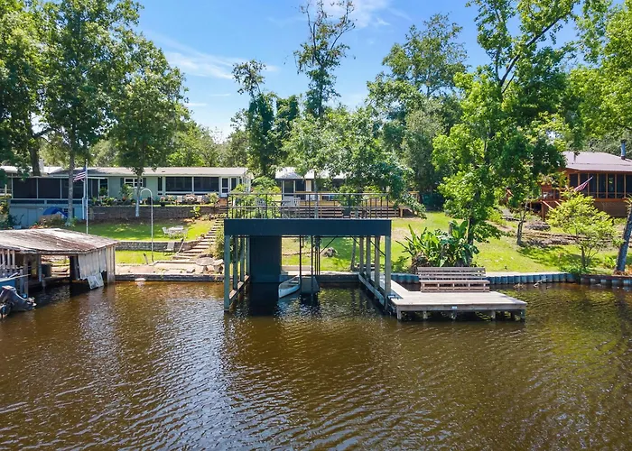 Waterfront On Talquin - Near Fsu - Stunning Views - 2 Story Deck - Fire Pit - Fast 1000 Mbps Internet - 3 Min From Boat Ramp Сasa de vacaciones